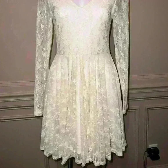 Altar’d State Dress in Cream size medium - Picture 7 of 8